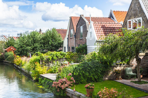 Casas de Amsterdã em canais - foto de acervo