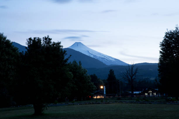 Villarrica Volcano View of Villarrica volcano in Pucon, Chile. vulcão stock pictures, royalty-free photos & images