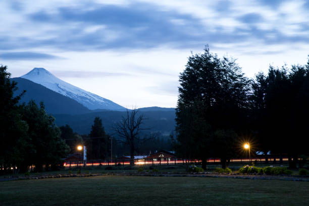 Villarrica Volcano View of Villarrica volcano in Pucon, Chile. vulcão stock pictures, royalty-free photos & images