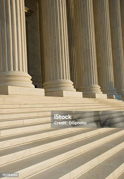 Foto de Estados Unidos Supremo Tribunal Em Washington Dc e mais fotos de stock de Capitólio - Capitol Hill - Capitólio - Capitol Hill, Degraus, Escadaria
