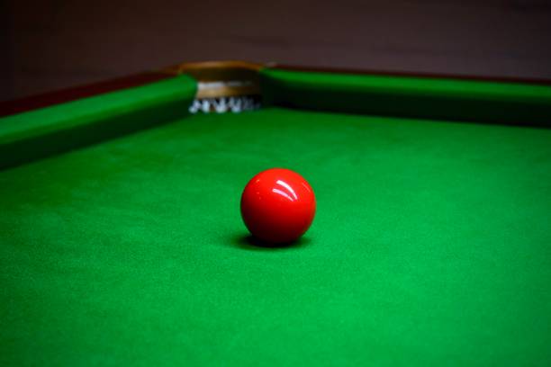 Red Snooker Ball in front of a pocket A red snooker lying in front of a pocket ready to be potted billard queue stock pictures, royalty-free photos & images