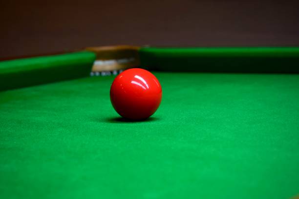 Red Snooker Ball in front of a pocket A red snooker lying in front of a pocket ready to be potted billard queue stock pictures, royalty-free photos & images