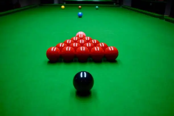 Built up snooker table before kick-off with all colors (yellow, green, brown, blue, pink, black) on their spots and the red balls in the triangle