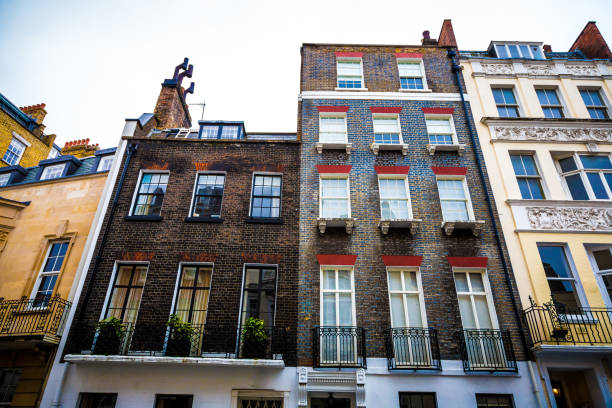 istock Traditional London Residential Architecture 1127844088