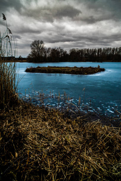 Frozen lake Frozen lake in the middle of a nature reserve gebrochen stock pictures, royalty-free photos & images