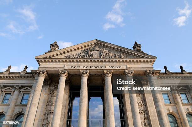 Vorderansicht Der Reichstag Berlin Deutschland Stockfoto und mehr Bilder von Alphabet - Alphabet, Alt, Altertümlich