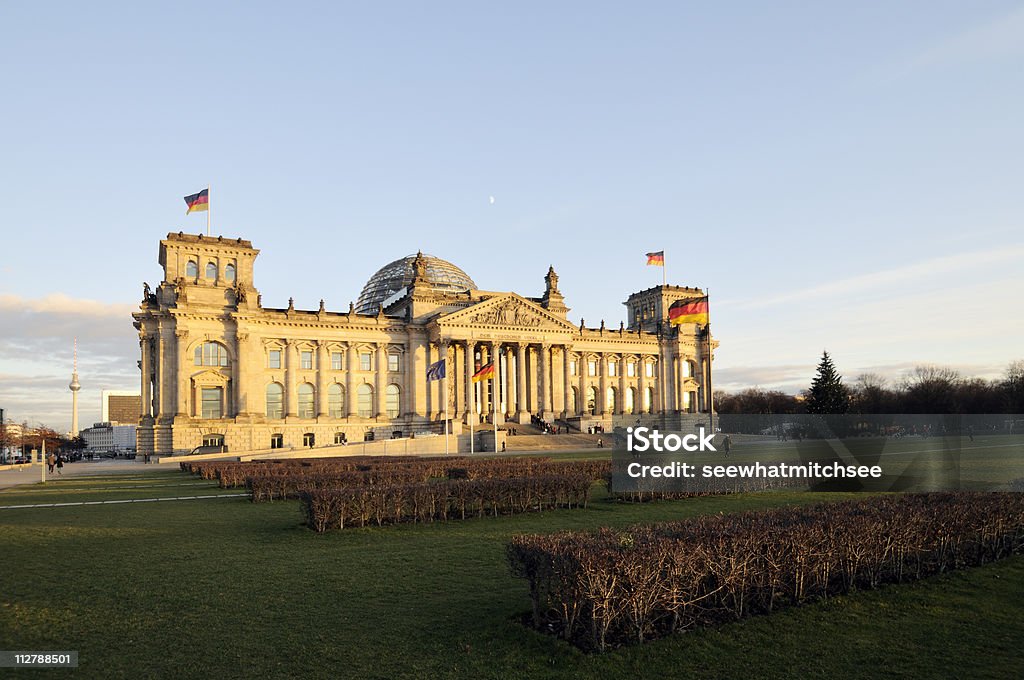 Vorderansicht der Reichstag, Berlin, Deutschland - Lizenzfrei Abenddämmerung Stock-Foto