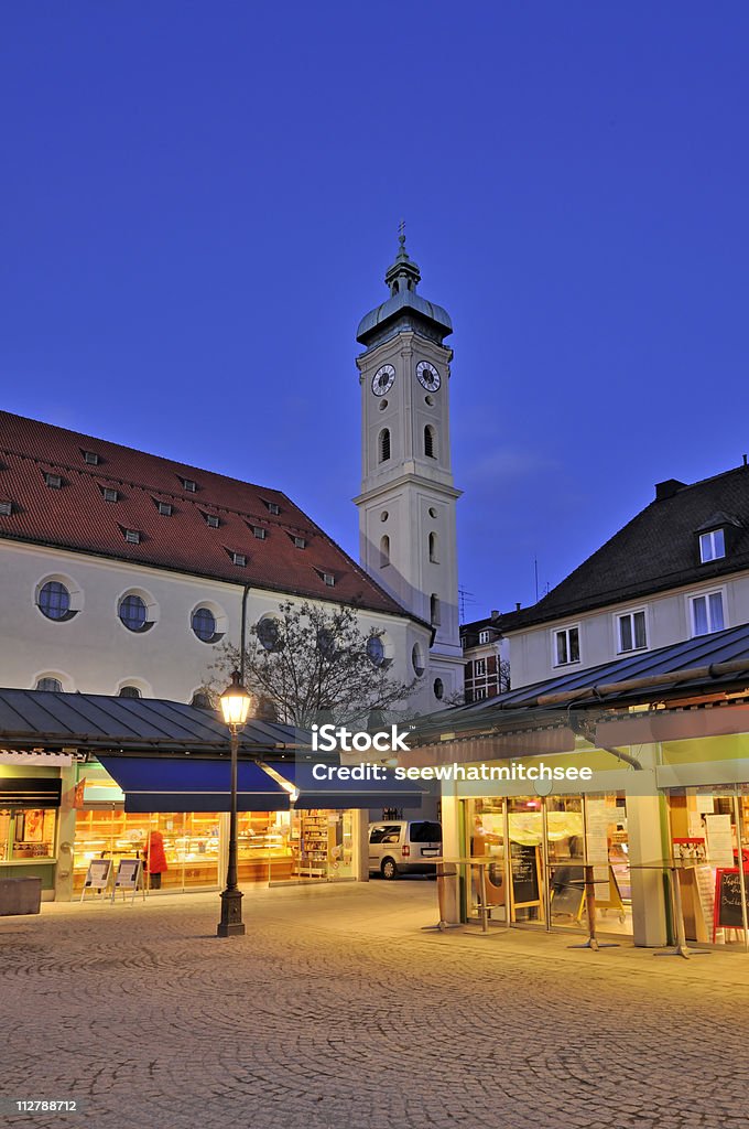 Viktualienmarkt und der Heiliggeist Church - Lizenzfrei Kiosk Stock-Foto