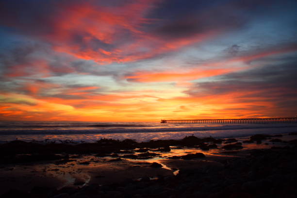 カラフルな海の夕日 - romantic sky ストックフォトと画像