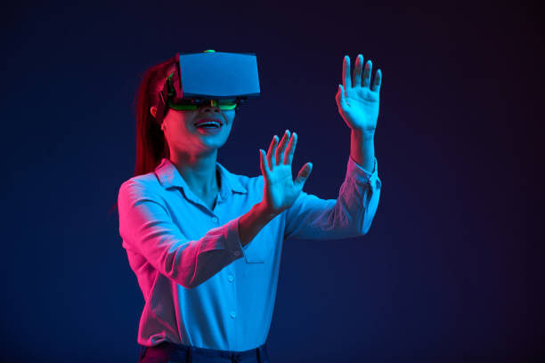 istock Business lady enjoying virtual reality 1127905298