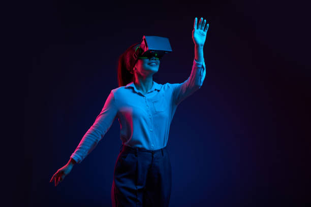 danser dans les lunettes de réalité virtuelle - simulateur photos et images de collection