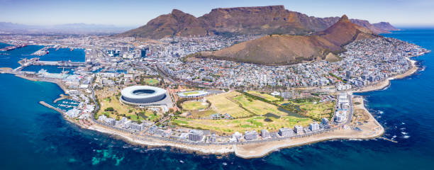 emblemática ciudad del cabo panorama vista aérea sur áfrica - montaña de lions head fotografías e imágenes de stock