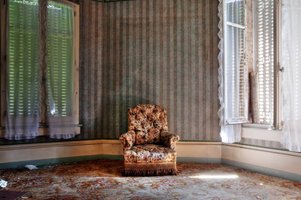 istock Urbex (urban exploration): Armchair in an abandoned room 1127944065