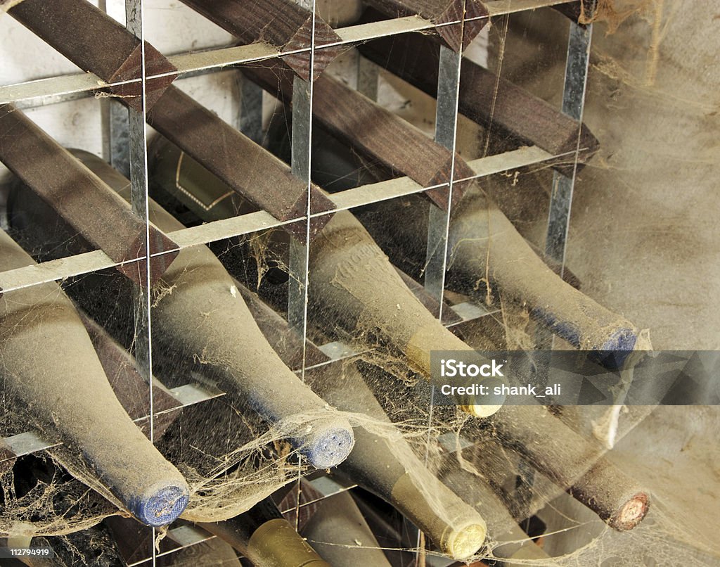 Vieille porte-bouteilles - Photo de Alcool libre de droits