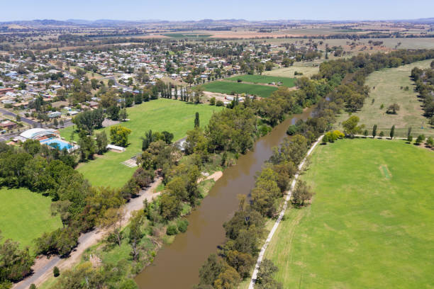 Cowra and Lachlan River - Central NSW Australia The Lachlan RIver is a major river in Central NSW and flows through the town of Cowra an important regional town in New South Wales central west - Cowra NSW Australia cowra stock pictures, royalty-free photos & images