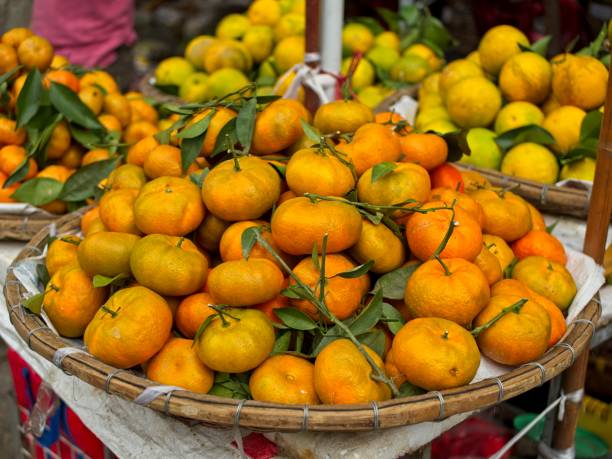 istock Market stall selling oranges in Hanoi old quarter 1127959493