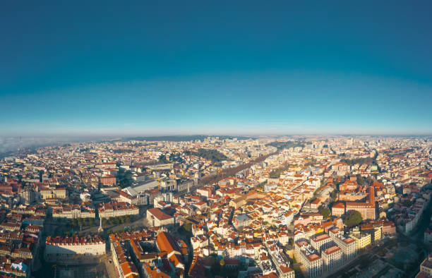panoramablick auf lissabon; alten gelben dächern in der portugiesischen hauptstadt - drifted stock-fotos und bilder