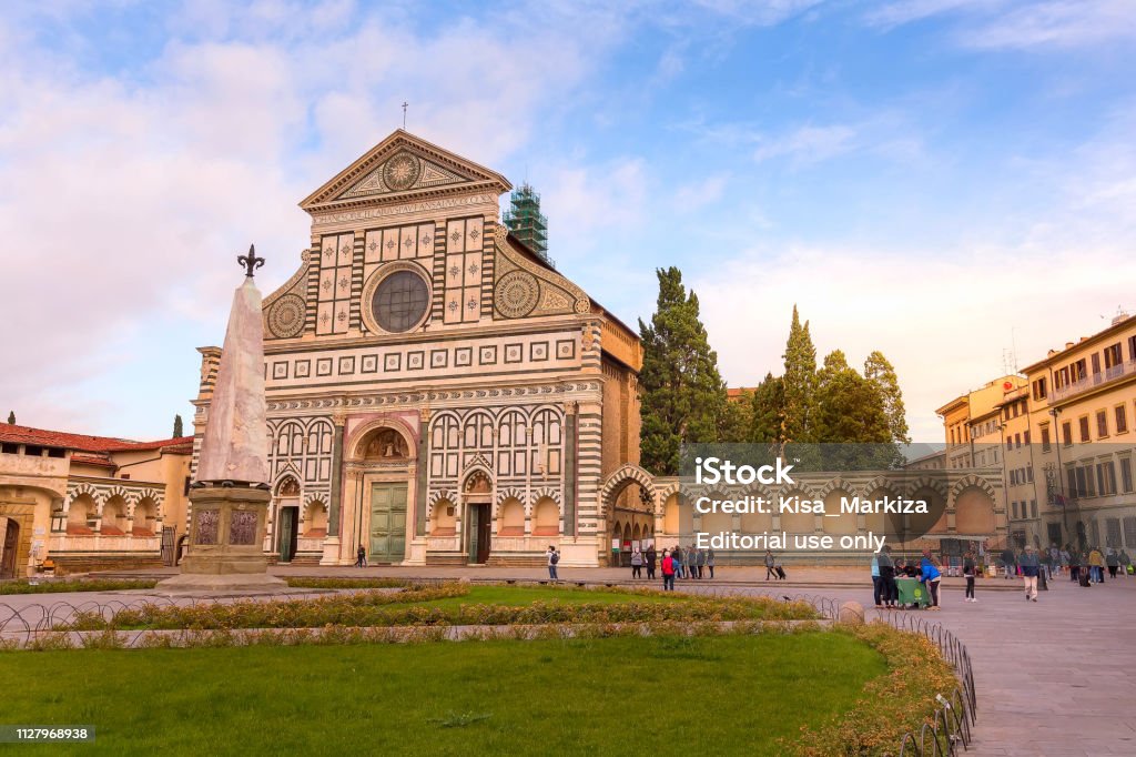 Fachada De Santa Maria Novella En Florencia Italia Foto de stock y más  banco de imágenes de Iglesia de Santa María Novella - iStock