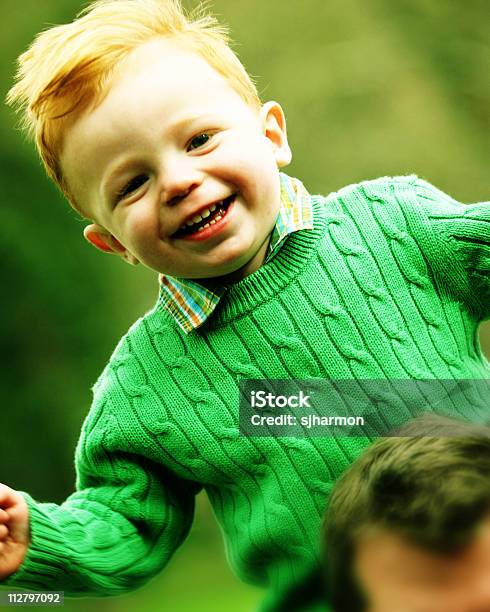 Photo libre de droit de Activité De Cross Traitépourjeunesenfants banque d'images et plus d'images libres de droit de Couleur verte - Couleur verte, Enfant, Pull