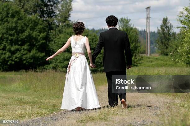 Estrada De Casamento - Fotografias de stock e mais imagens de Acontecimentos da Vida - Acontecimentos da Vida, Adulto, Amor