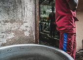 junge-menschen-arbeiten-hart-in-dem-slum-dharavi-in-mumbai-indien.jpg?b=1&s=170x170&k=20&c=N3JPmRLPhXWsqtAlxPNNmUjccGLH7J4NRZKaUQgSgSc=