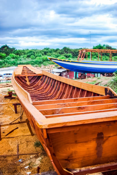 태국에서 새로운 낚시 나무 보트의 건설 - rafting thailand river inflatable raft 뉴스 사진 이미지