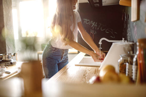 衛生は、最初の場所では - cleaning domestic kitchen clean chef ストックフォトと画像