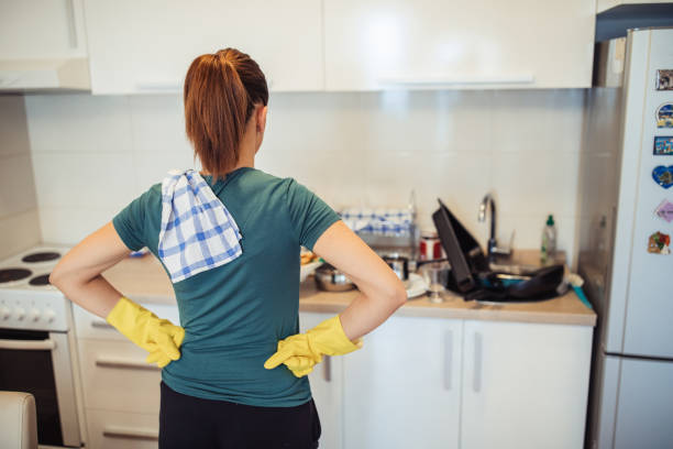 istock Woman is ready for washing dishes 1127999937