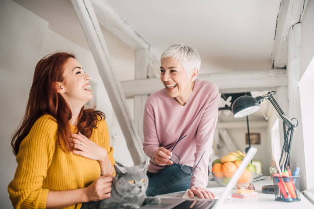 istock Smiling women with a cat 1128004324