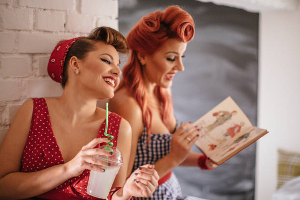 ретро дамы весело - women lollipop old fashioned red hair стоковые фото и изображения