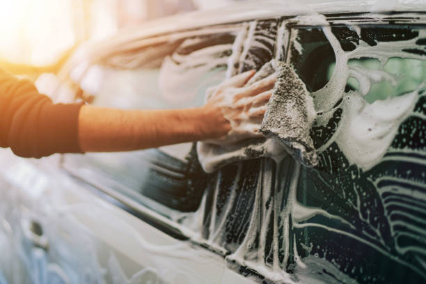 auto-waschanlagen - washing water car cleaning stock-fotos und bilder