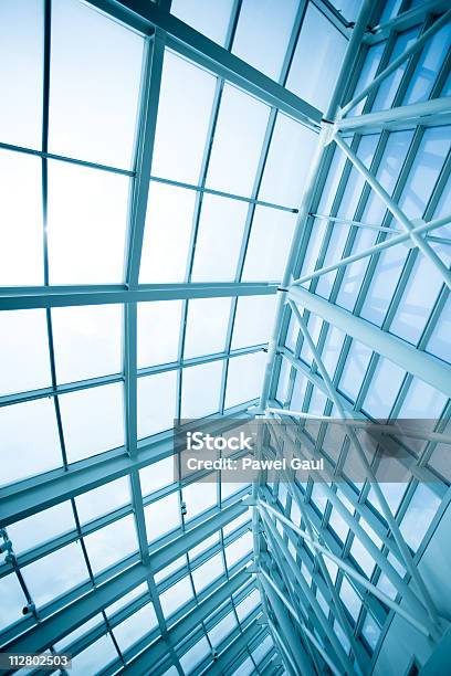 Современный Офис Синий Стеклянный Потолок Стены — стоковые фотографии и другие картинки Абстрактный - Абстрактный, Архитектура, Без людей