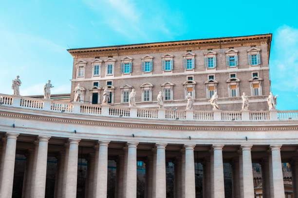 로마, 바티칸에서 교황의 사도 궁전 저택은 콜로 네 이드 - statue architecture st peters basilica vatican 뉴스 사진 이미지