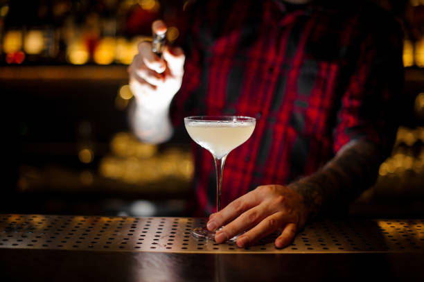 istock Bartender spraying on the Courpse Reviver cocktail from the vaporizer 1128052916