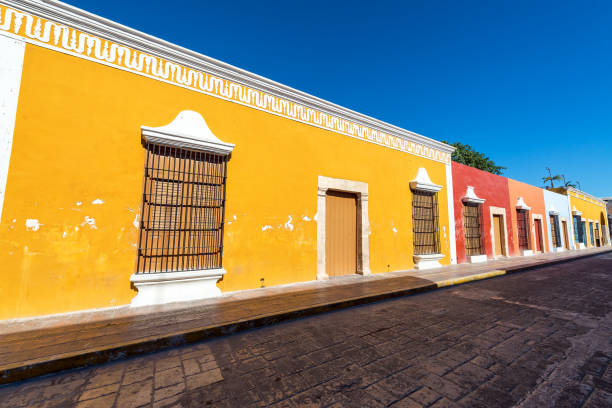 istock Row of Colonial Buildings 1128055302