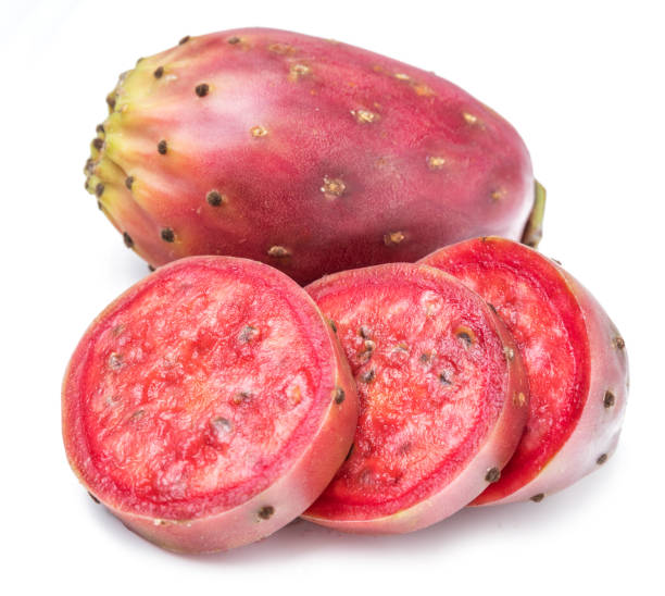 frutto opuntia o frutto di fico d'india su sfondo bianco. - prickly pear fruit foto e immagini stock