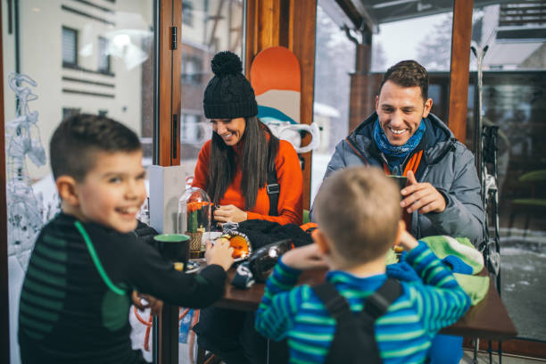 istock Family drinking hot tea after skiing 1128101364
