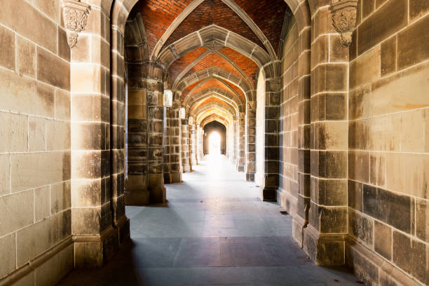 uniwersytet w melbourne quadrangle - famous place melbourne australia built structure zdjęcia i obrazy z banku zdjęć