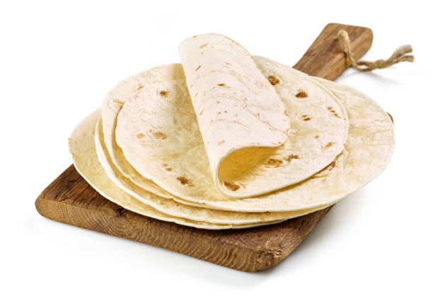stapel von hausgemachten weizentortillas - tortillas stock-fotos und bilder