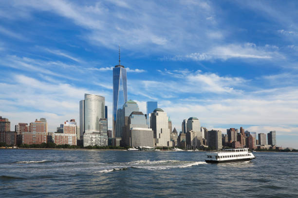 ニューヨーク市からハドソン川上の表示します。アメリカ - lower downtown ストックフォトと画像