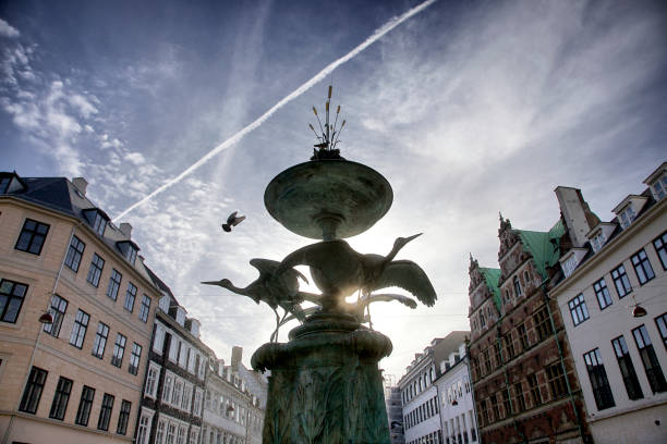 fontana della cicogna a copenaghen - denmark danish culture copenhagen sculpture foto e immagini stock