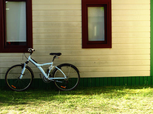 My bike My bicycle leaning against the wall of my house andar en bicicleta stock pictures, royalty-free photos & images