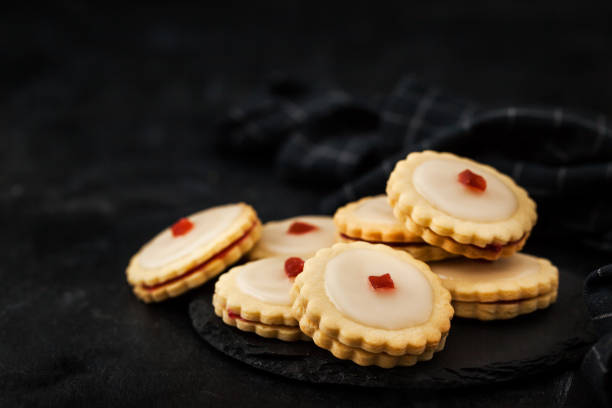 istock Empire shortbread sandwich cookies 1128211242