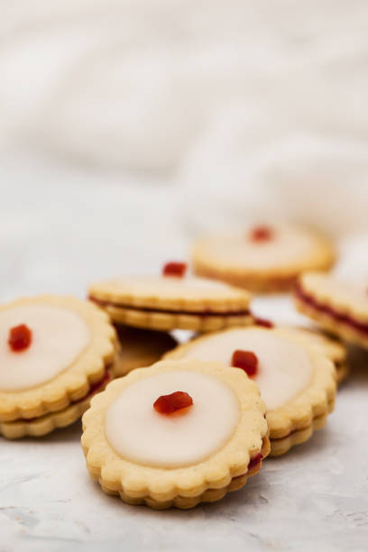 istock Empire shortbread sandwich cookies 1128211272