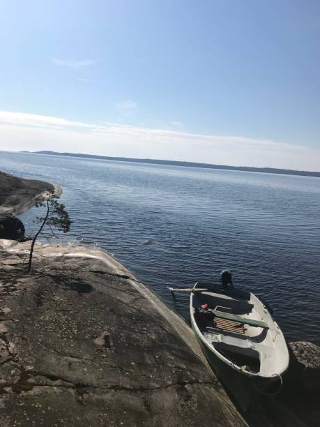 Lake Ladoga Красиво озеро Ладога и красивая природа, теплое лето, лодки, скалы, острова / Beautiful lake Ladoga and beautiful nature, warm summer, boats, rocks, Islands скала stock pictures, royalty-free photos & images