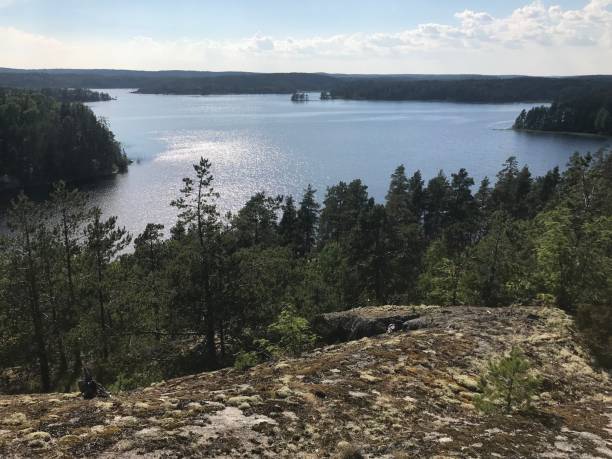 Lake Ladoga Красиво озеро Ладога и красивая природа, теплое лето, лодки, скалы, острова / Beautiful lake Ladoga and beautiful nature, warm summer, boats, rocks, Islands скала stock pictures, royalty-free photos & images