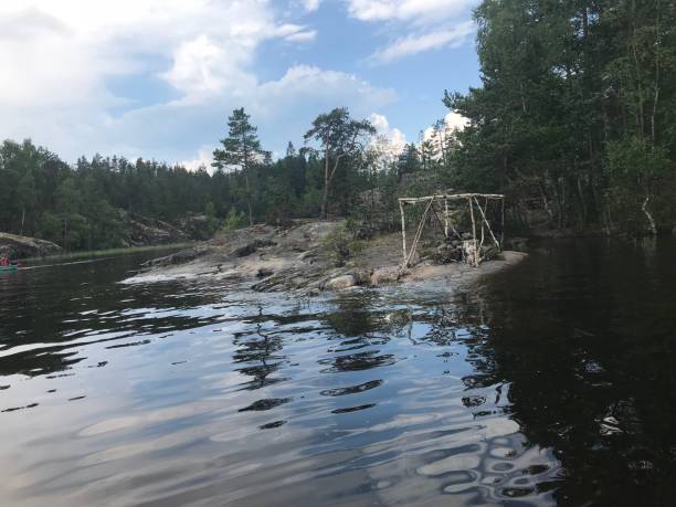 Lake Ladoga Красиво озеро Ладога и красивая природа, теплое лето, лодки, скалы, острова / Beautiful lake Ladoga and beautiful nature, warm summer, boats, rocks, Islands скала stock pictures, royalty-free photos & images