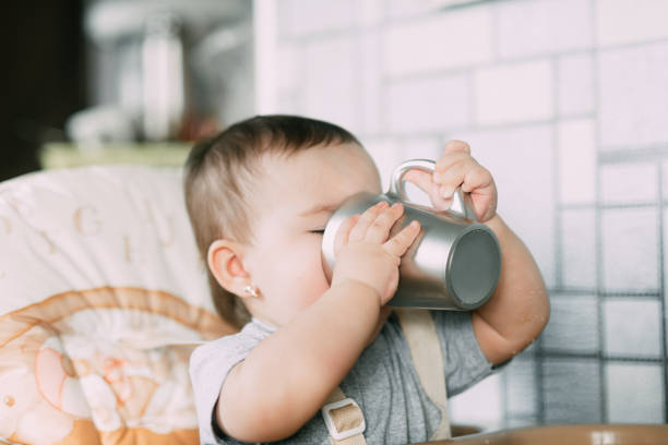 istock girl ON a CHAIR DRINKING TEA WITH GREY CIRCLES 1128240661
