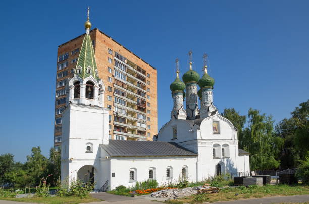 церковь успения пресвятой матери в нижнем новгороде, россия - mother green sparse contemporary стоковые фото и изображения