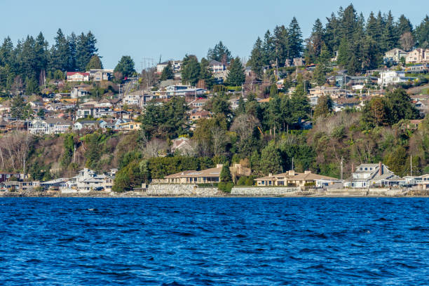 istock Shorewood Waterfront Homes 7 1128270397